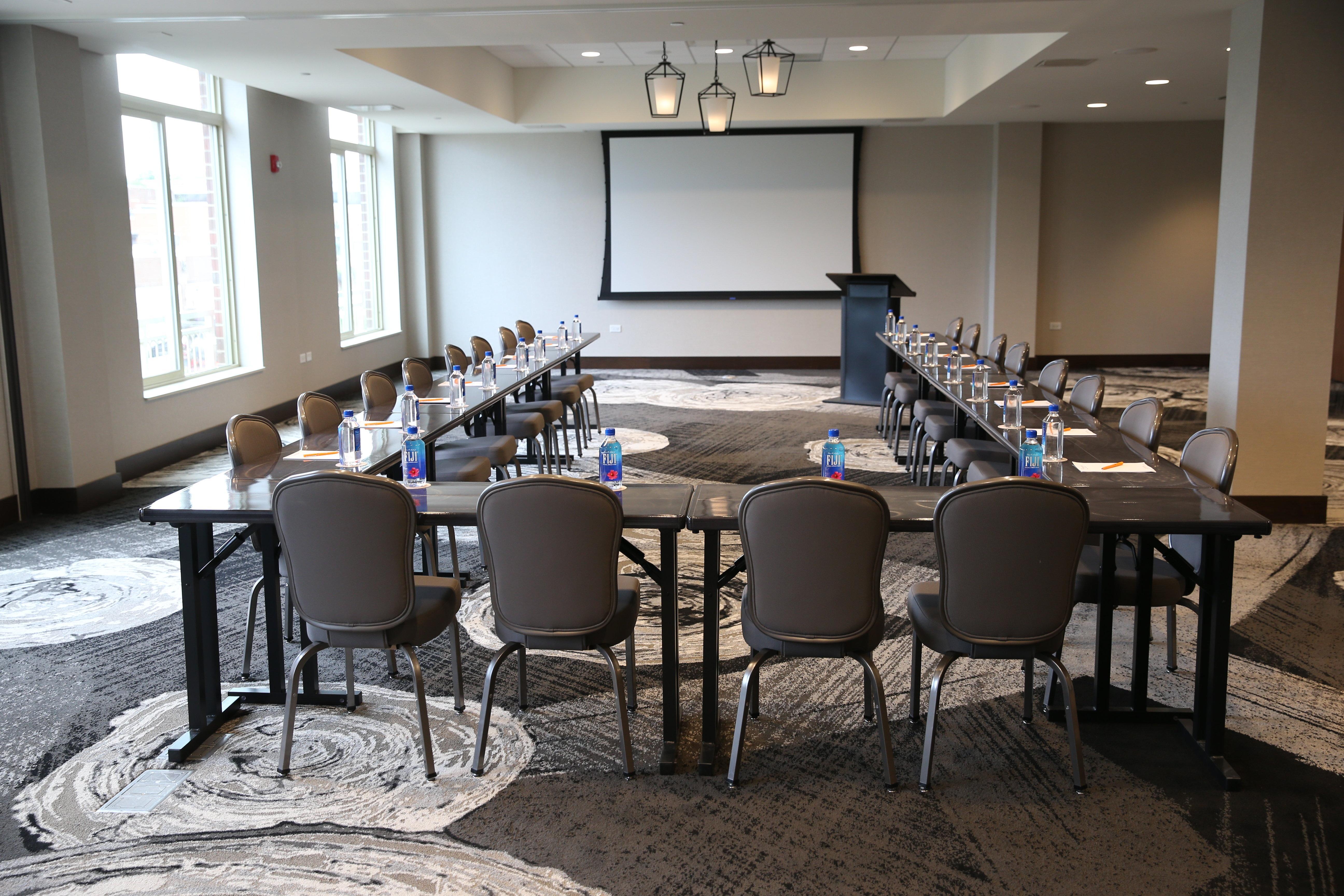 Hotel Indigo Naperville Riverwalk By Ihg Exterior photo