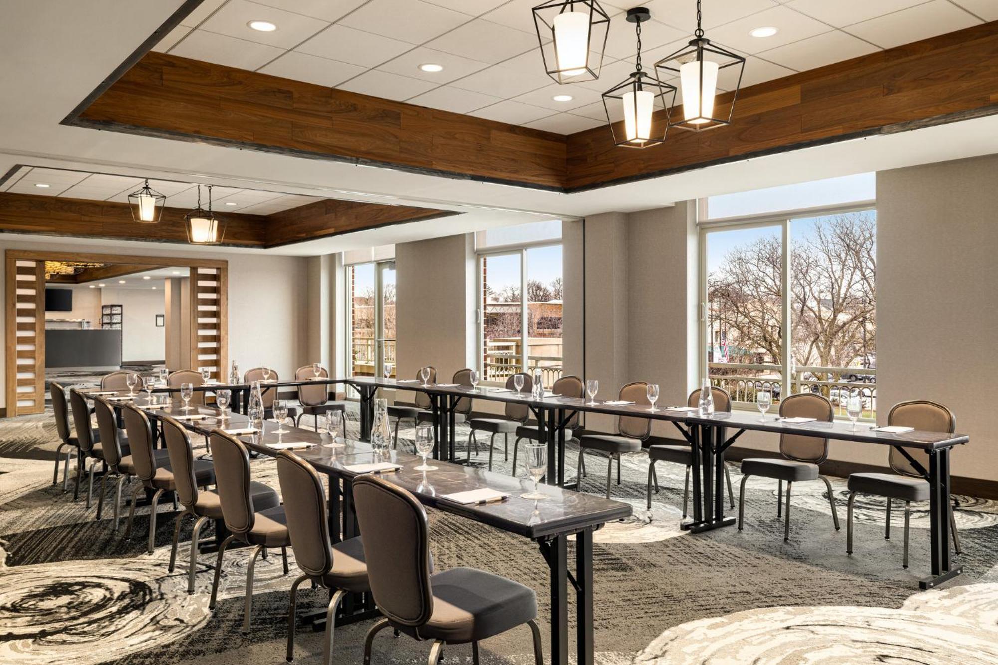 Hotel Indigo Naperville Riverwalk By Ihg Exterior photo