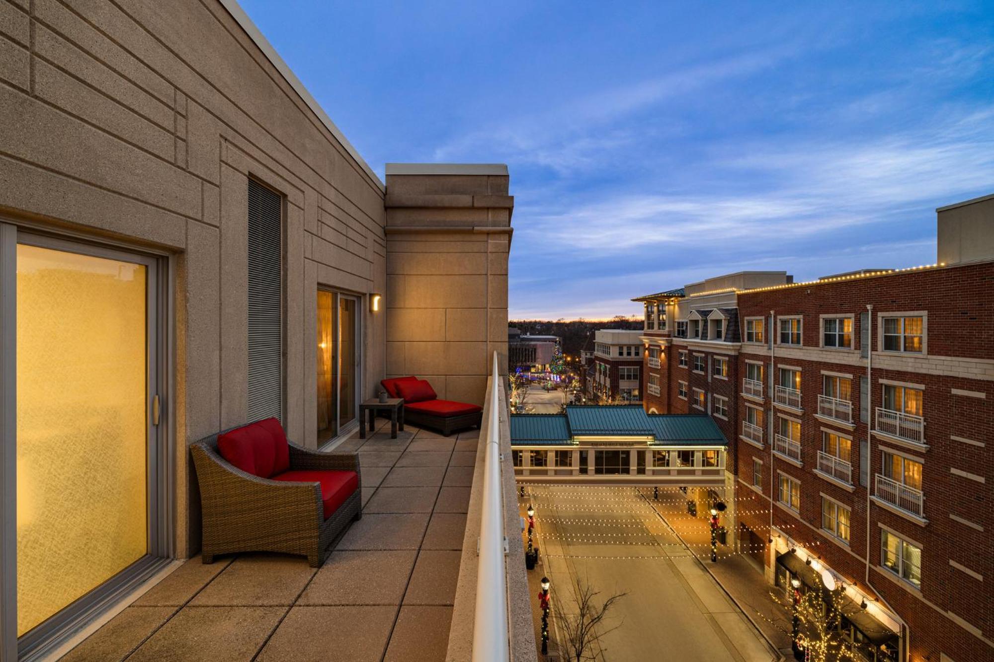 Hotel Indigo Naperville Riverwalk By Ihg Exterior photo